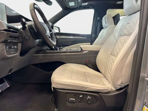 Used 2025 Cadillac Escalade V image 20