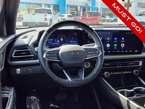 Used 2025 Chevrolet Traverse LT w/ Enhanced Driving Package FWD image 8