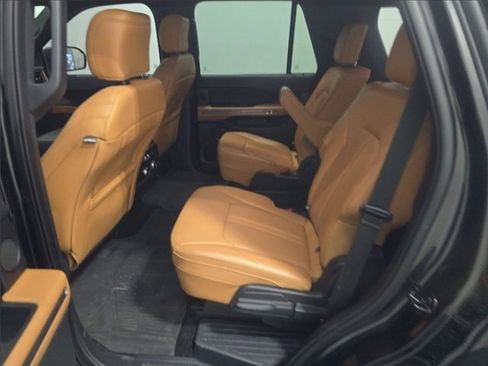 Used 2022 Ford Expedition Platinum image 7