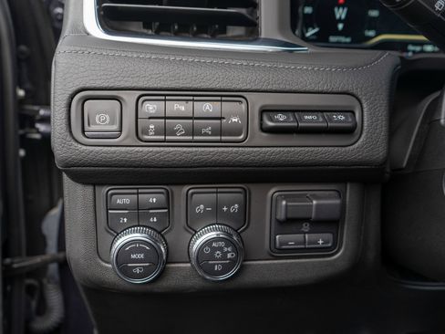 Used 2023 GMC Yukon XL Denali w/ Denali Reserve Package AWD/4WD image 18