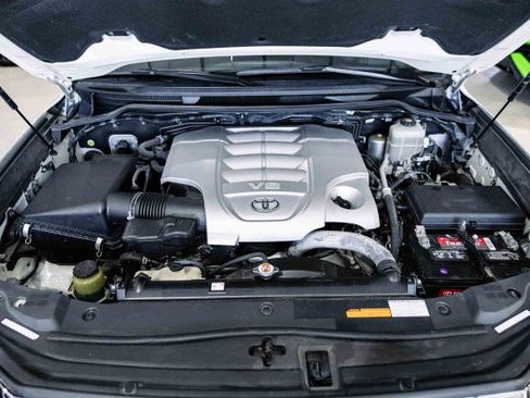 Used 2018 Toyota Land Cruiser image 11