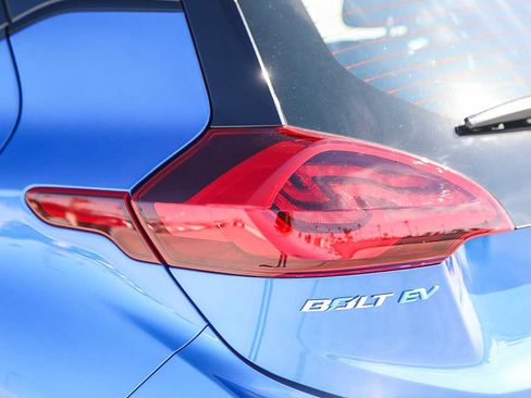 Used 2019 Chevrolet Bolt Premier w/ Infotainment Package image 9