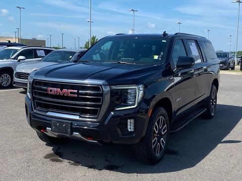 Used 2022 GMC Yukon XL AT4 AWD/4WD image 3