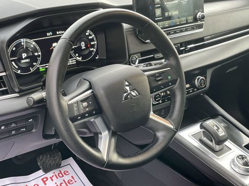 Used 2025 Mitsubishi Outlander SEL image 30