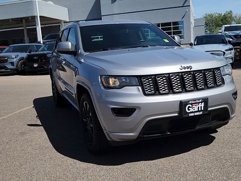 Used 2019 Jeep Grand Cherokee Altitude AWD/4WD image 5