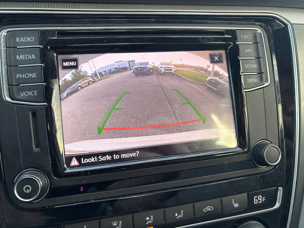 Used 2018 Volkswagen Passat 2.0T R-Line FWD image 21