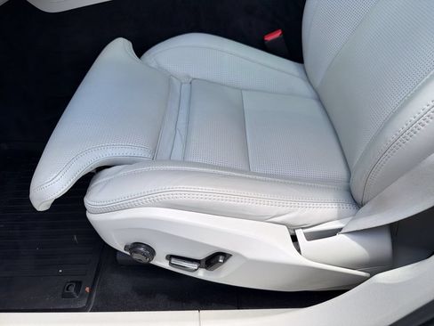 Used 2023 Volvo XC60 B5 Ultimate w/ Climate Package FWD image 21