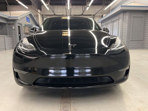 Used 2022 Tesla Model Y Long Range image 2