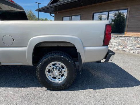 Used 2006 Chevrolet Silverado 2500 LT w/ Heavy-Duty Power Package AWD/4WD image 4
