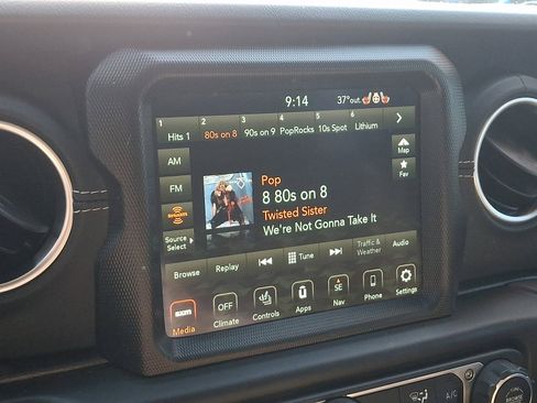 Used 2022 Jeep Wrangler Unlimited Sahara w/ Cold Weather Group image 17