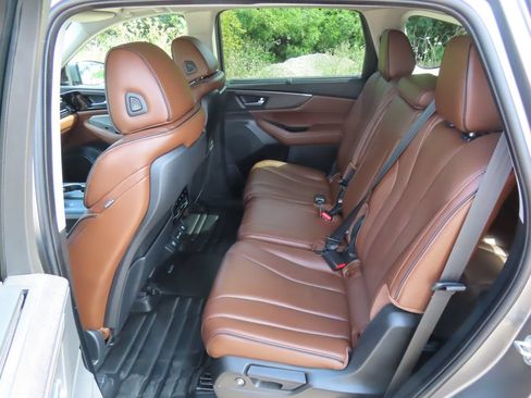 Used 2024 Acura MDX SH-AWD w/ Advance Package image 32