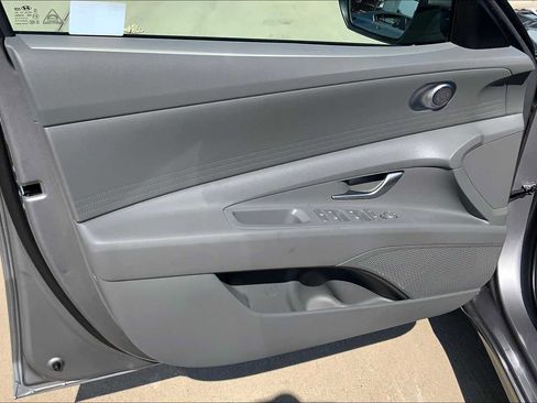 Used 2024 Hyundai Elantra SE image 18