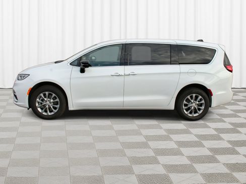 New 2026 Chrysler Pacifica Select image 37
