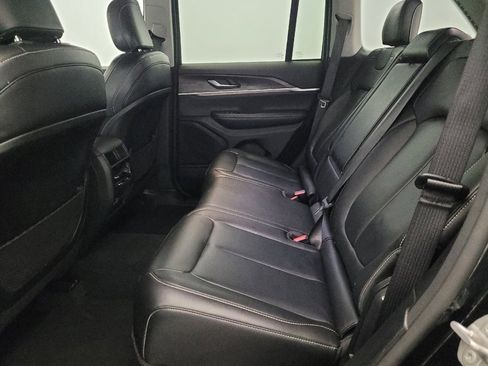 Used 2023 Jeep Grand Cherokee Limited w/ Black Appearance Package image 18