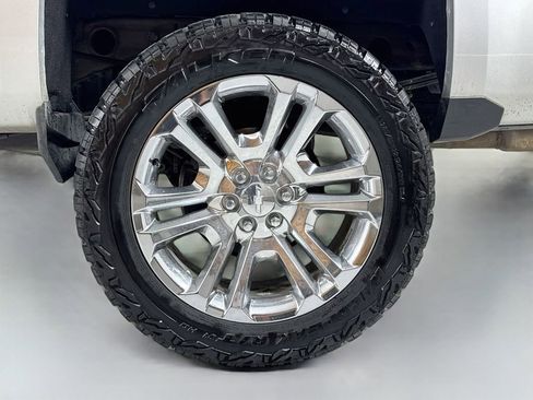 Used 2017 Chevrolet Silverado 1500 LTZ Z71 w/ LTZ Plus Package AWD/4WD image 8