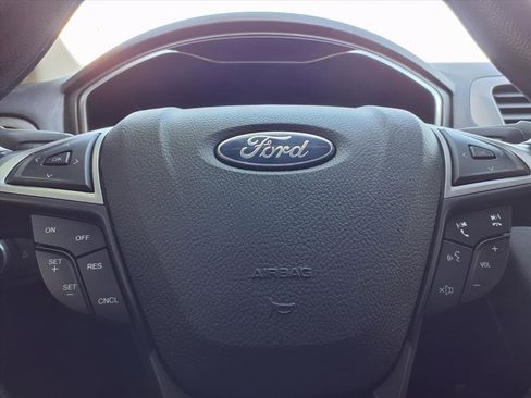 Used 2020 Ford Fusion SE image 13