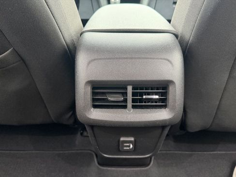 Used 2021 Chevrolet Equinox LT image 23