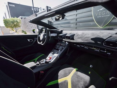 Used 2019 Lamborghini Huracan Performante image 34