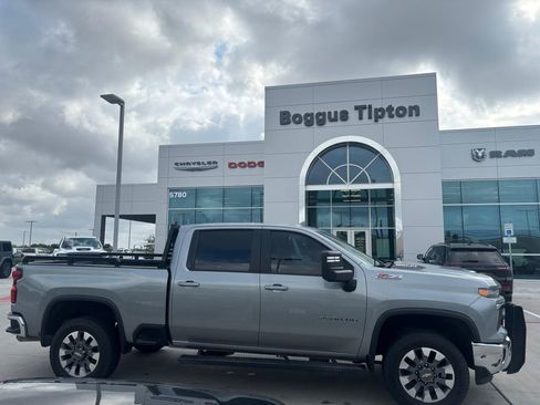 Used 2024 Chevrolet Silverado 2500 LT image 1