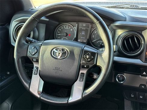 Used 2018 Toyota Tacoma TRD Sport w/ Technology Package image 13