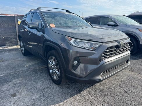 Used 2019 Toyota RAV4 XLE Premium FWD image 2