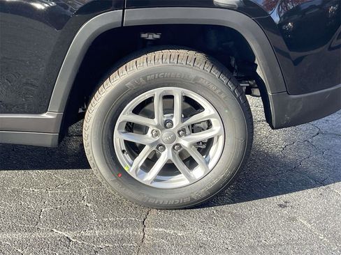 New 2025 Jeep Grand Cherokee Laredo X image 11