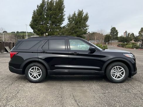 New 2026 Ford Explorer Active w/ Active Comfort Package image 7