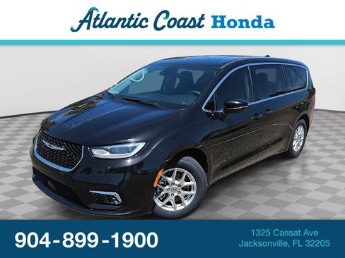 Used 2023 Chrysler Pacifica Touring-L FWD image 1