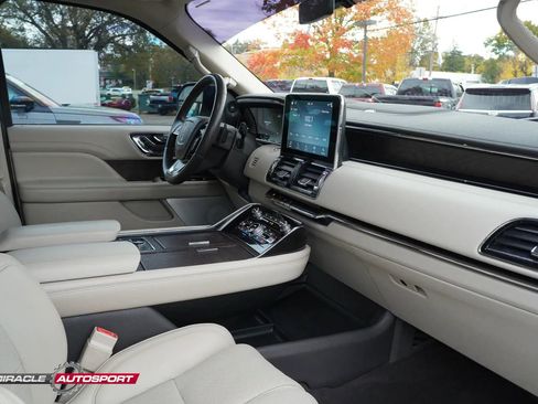 Used 2019 Lincoln Navigator L Reserve image 36