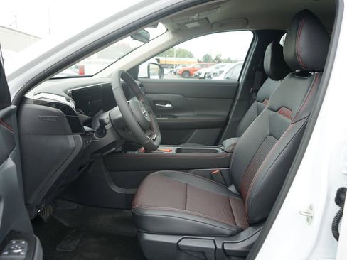 New 2025 Nissan Kicks SR image 11