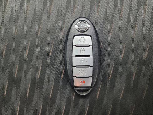 Used 2018 Nissan Rogue SV FWD image 32