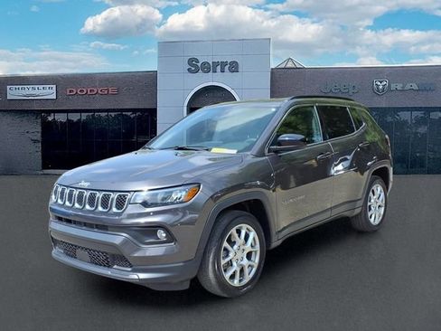 Used 2023 Jeep Compass Latitude AWD/4WD image 3
