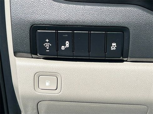 Used 2021 Kia Sedona EX image 10