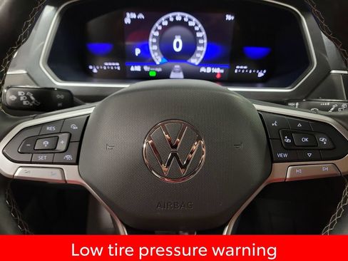 Used 2024 Volkswagen Tiguan SE AWD/4WD image 14