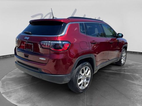 Used 2022 Jeep Compass Latitude w/ Sun and Sound Group AWD/4WD image 7