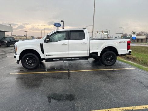Used 2023 Ford F250 Lariat w/ Black Appearance Package image 4