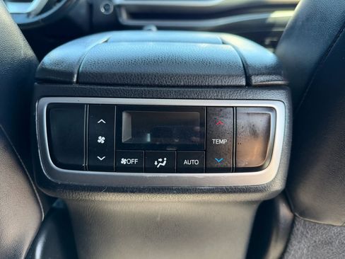 Used 2017 Toyota Highlander XLE AWD/4WD image 23