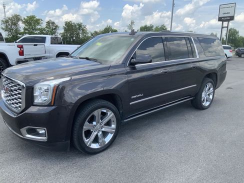 Used 2018 GMC Yukon XL Denali w/ Denali Ultimate Package AWD/4WD image 4