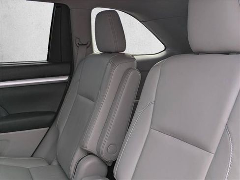 Used 2015 Toyota Highlander XLE FWD image 22