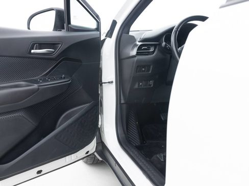 Used 2018 Toyota C-HR XLE image 24