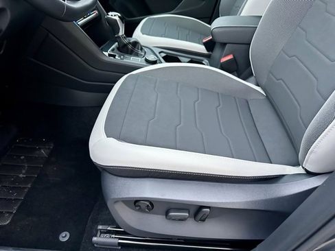 New 2026 Volkswagen Taos SE image 14