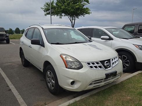 Used 2015 Nissan Rogue S w/ Convenience Package FWD image 4