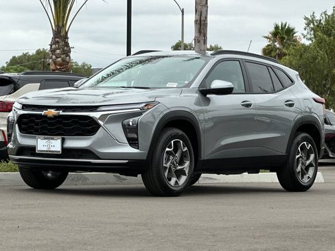 New 2026 Chevrolet Trax LT w/ Driver Confidence Package FWD image 8