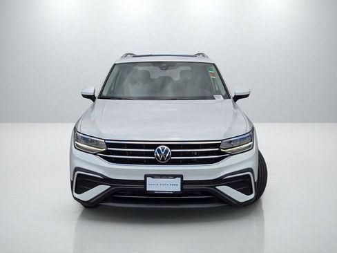 Used 2023 Volkswagen Tiguan SE AWD/4WD image 2