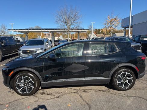 New 2026 Chevrolet Equinox EV LT image 3