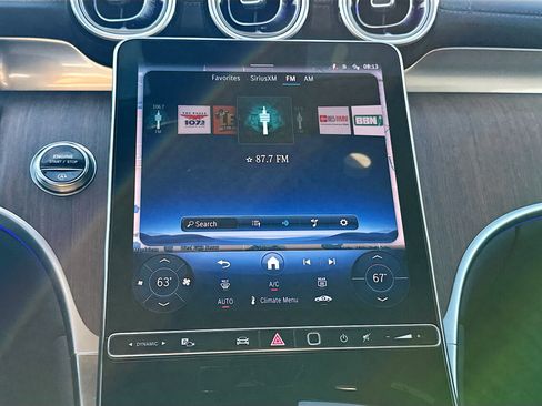 Used 2025 Mercedes-Benz GLC 300 4MATIC image 32