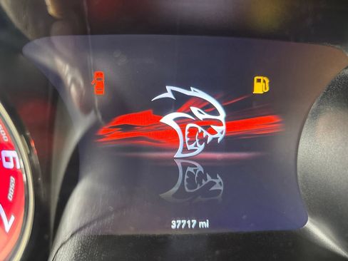 Used 2018 Dodge Challenger SRT Hellcat RWD image 16