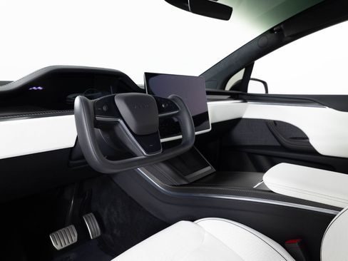 Used 2022 Tesla Model X Plaid image 13