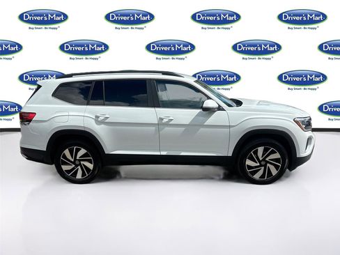 Used 2025 Volkswagen Atlas SE FWD image 8