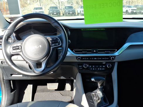 Certified 2022 Kia Niro Touring Special Edition image 8